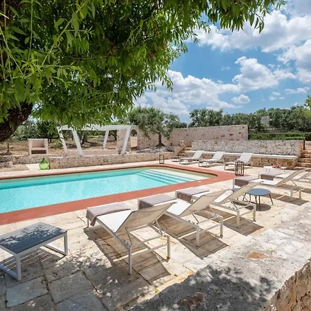 Sleeps 9 Pool Air Con Wifi Vila